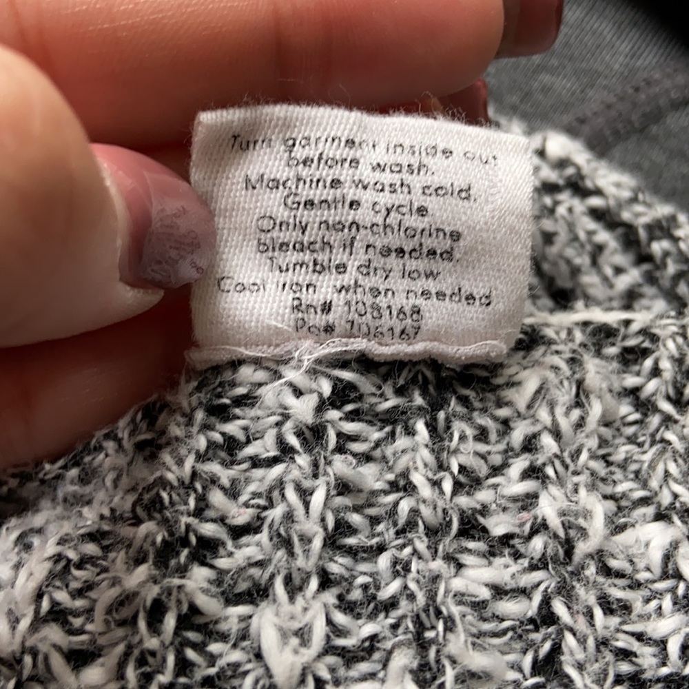 V-Neck Ribbed Sweater - Picture 6 of 6